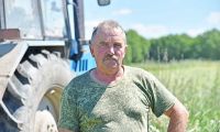 На своей земле: почему житель Глубокского района Пётр Зенько 38 лет не меняет профессию